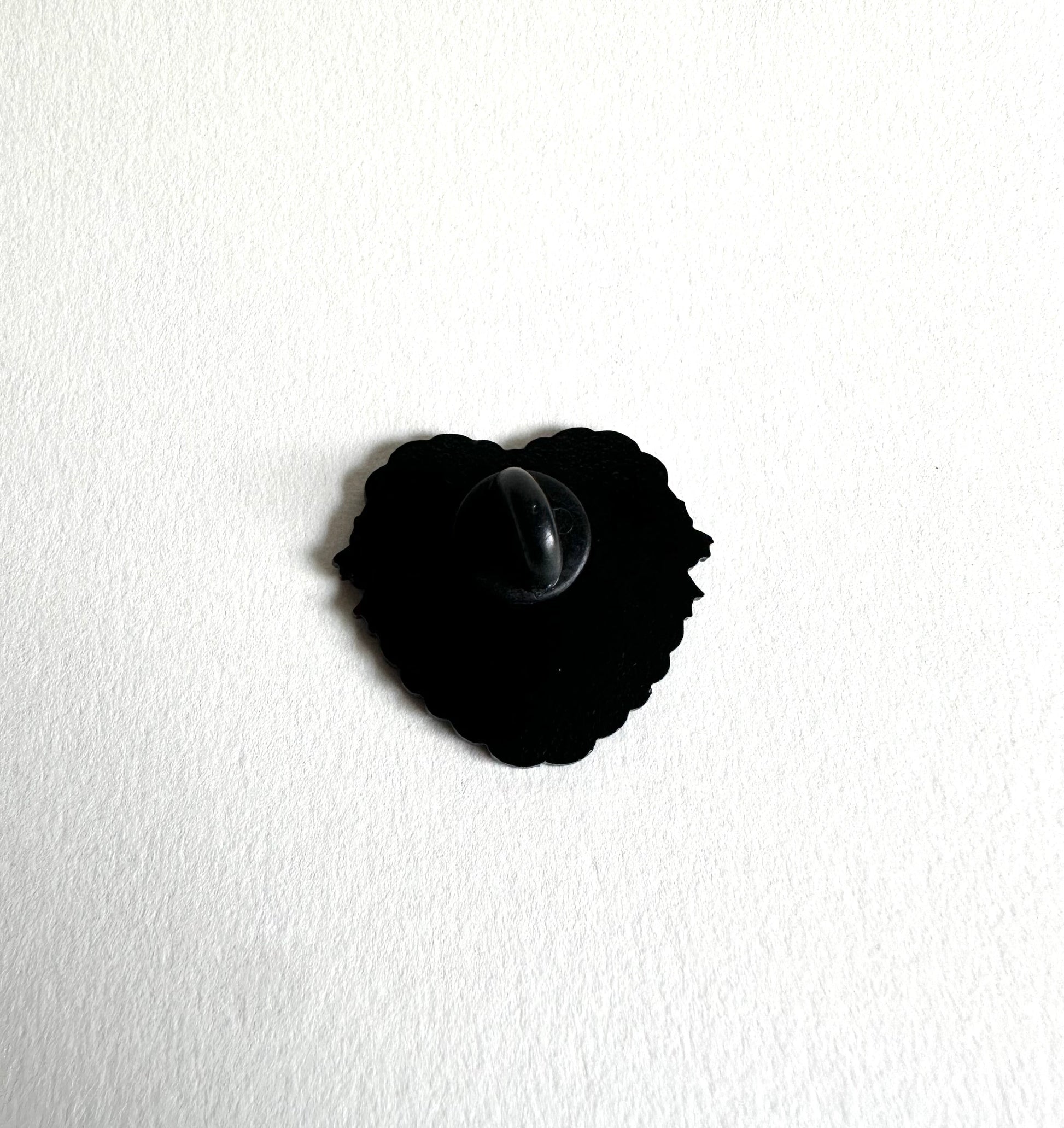 Features a black metal soft enamel pn. One post wth a metal backng Features a black metal soft enamel pn. One post wth a metal backng